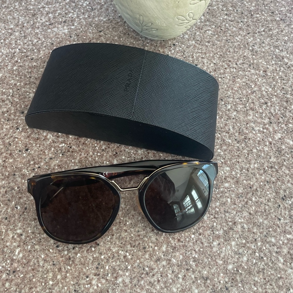 Authentic Prada sunglasses - Picture 10 of 10